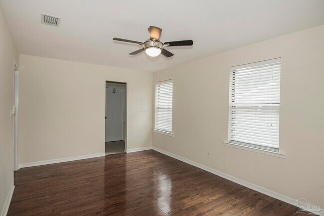 Building Photo - 6314 White Oak Dr