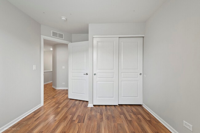 Building Photo - 464 Valentine Way