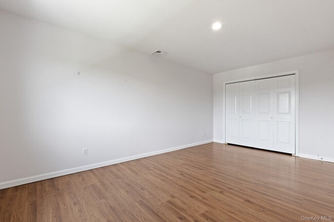Building Photo - 2 Larissa Ln