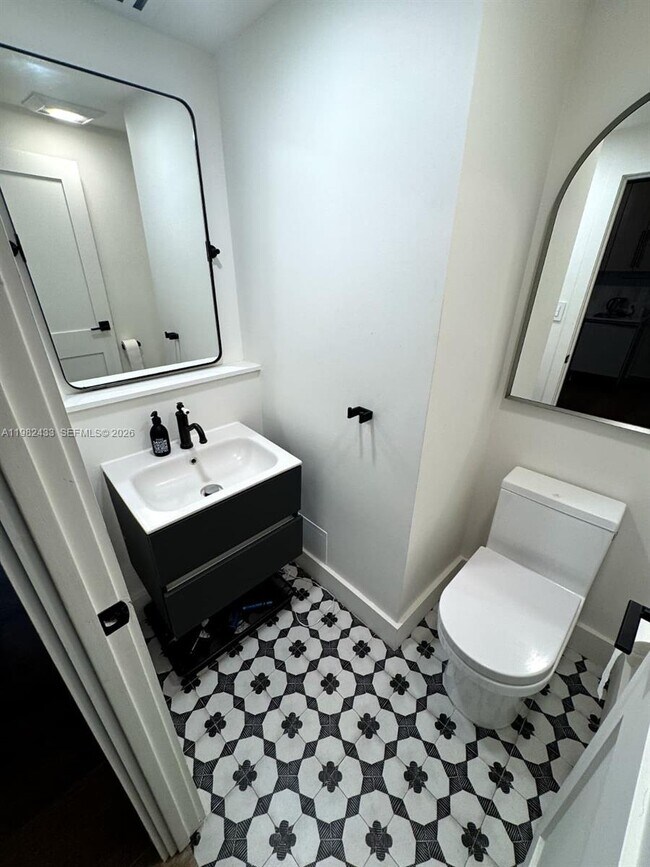 Building Photo - 10185 Collins Ave