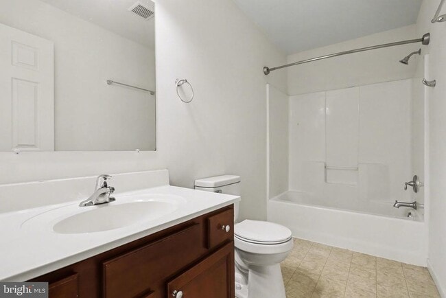 Building Photo - 27 E Imperial Dr