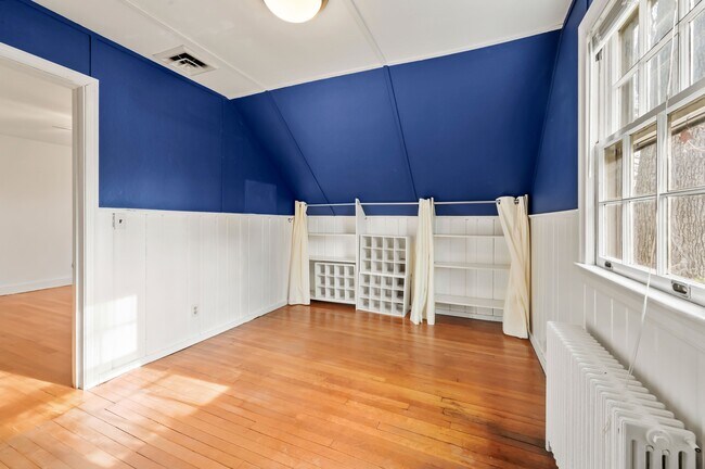 Building Photo - 5325 Chevy Chase Pky NW