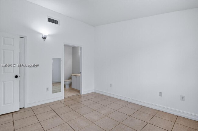 Building Photo - 2721 SE 12th Pl