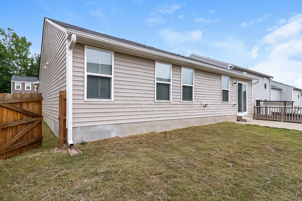 Building Photo - 864 Garrison Ave