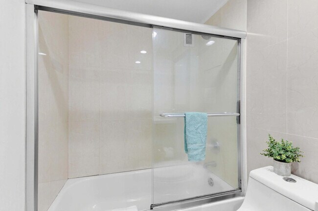 Building Photo - 3801 S Ocean Dr