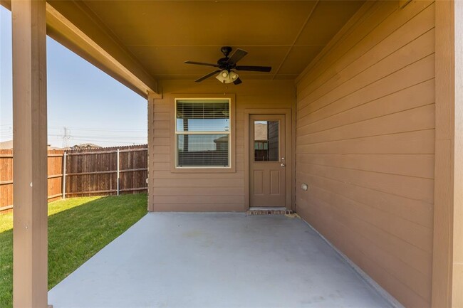 Building Photo - 1000 Meadow Scape Dr
