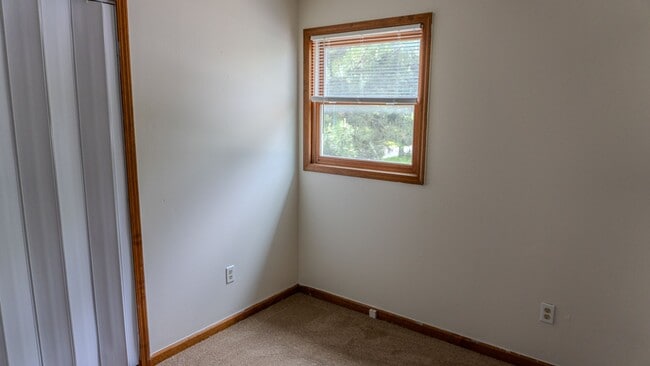 Building Photo - Updated 3-Bedroom Townhouse in Convenient Toledo Location