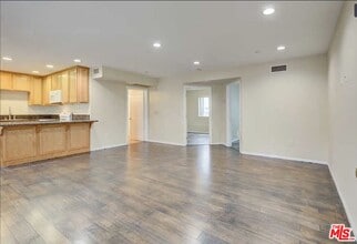 Building Photo - 6815 Baird Ave