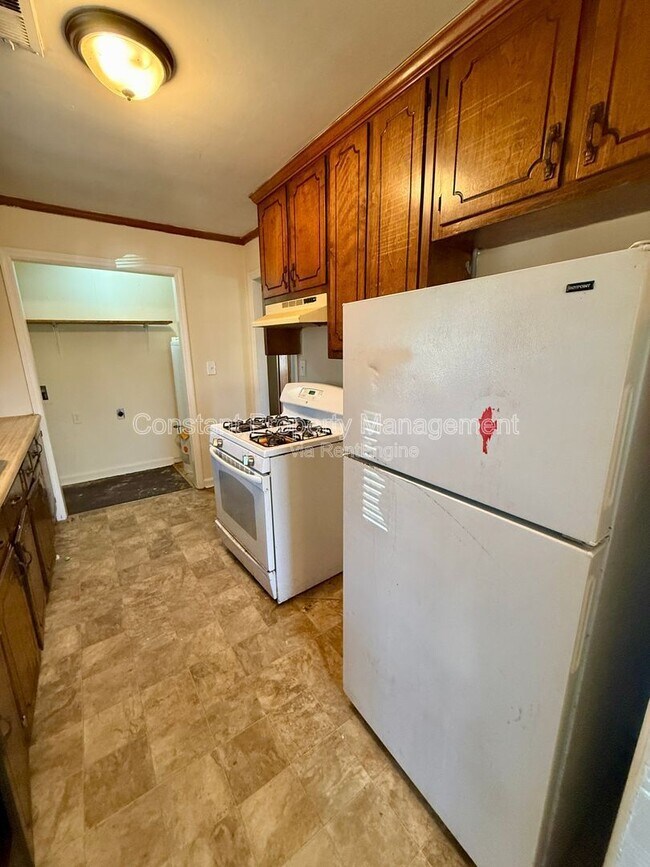 Building Photo - 202 Realty St