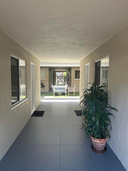 Building Photo - 596 N 2nd St