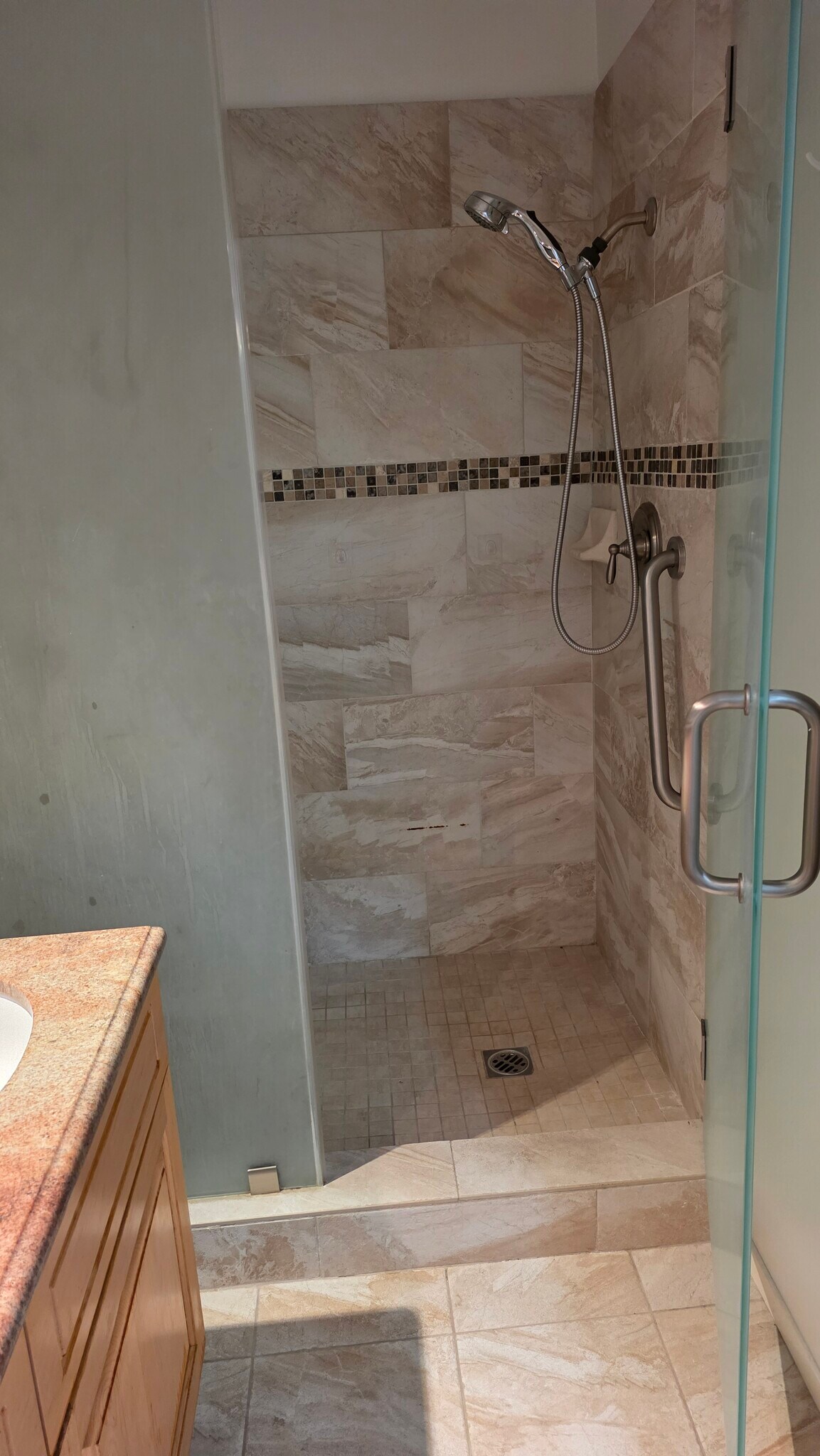 Guest Shower - 12830 Burbank Blvd