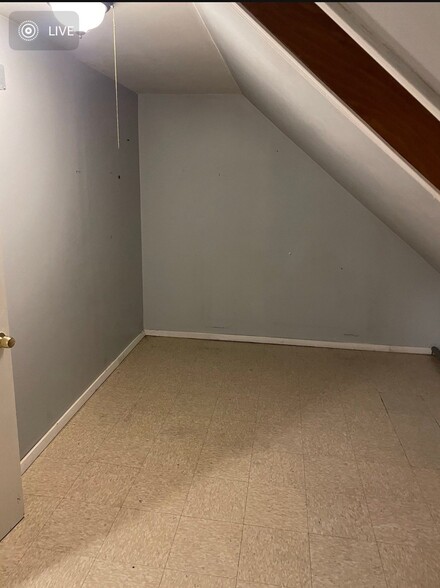 Building Photo - 54 Eaton St