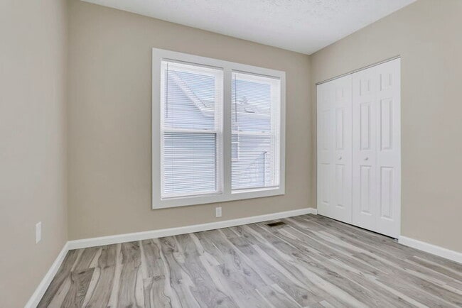 Building Photo - 216 W Park Ave