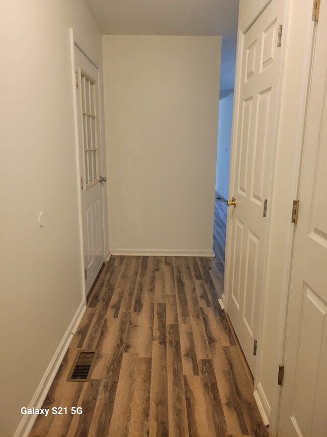 Building Photo - 739 Mockingbird Dr