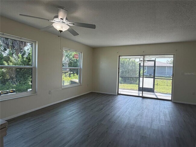 Building Photo - 2619 Magdalina Dr