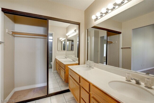 Building Photo - 2302 Fairbourne Way