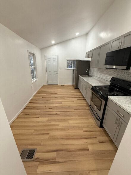 Building Photo - 241 Franklin Way