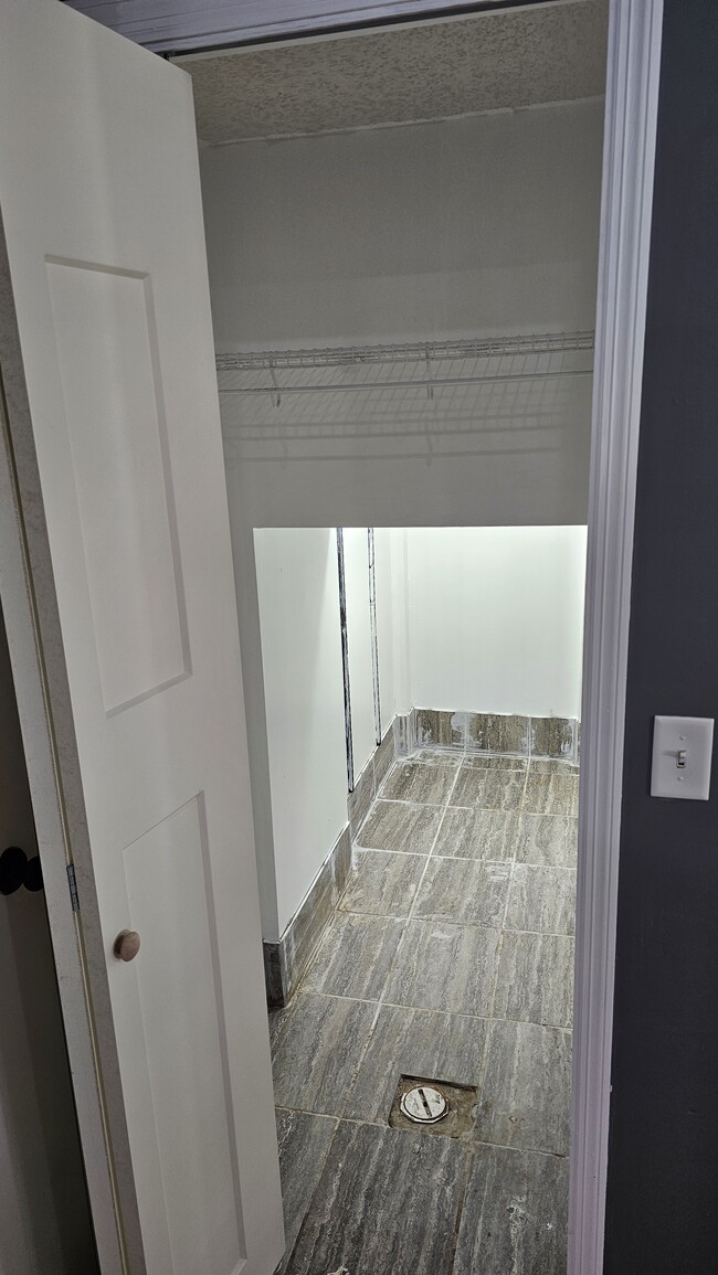 Building Photo - 10991 Oak Grv Cir