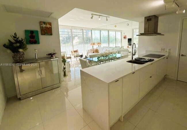 Building Photo - 495 Brickell Ave