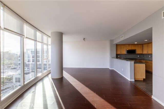 Building Photo - 400 W Ocean Blvd