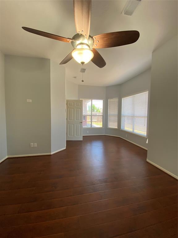 Building Photo - 2614 W Lake Dr
