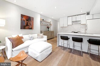 Building Photo - Logan Circle Beauty with PARKING
