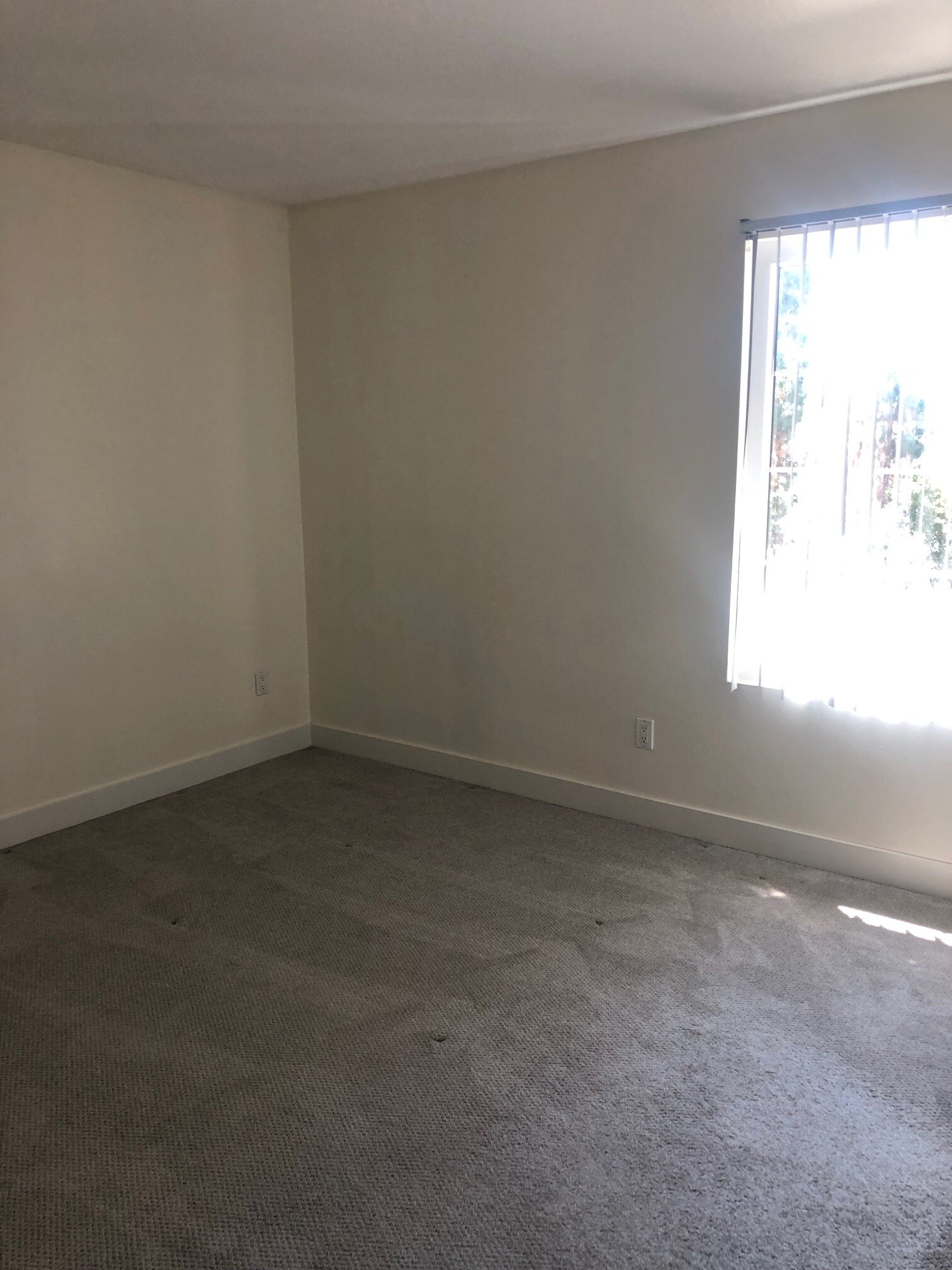 Building Photo - 12083 Alta Carmel Ct