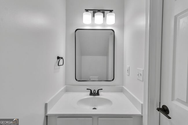 Building Photo - 9155 Nesbit Ferry Rd