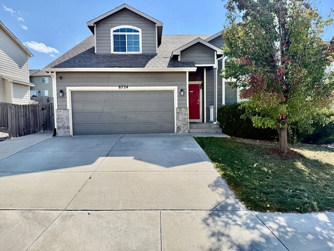 Building Photo - Spacious 4-Bedroom Home with Main level Living