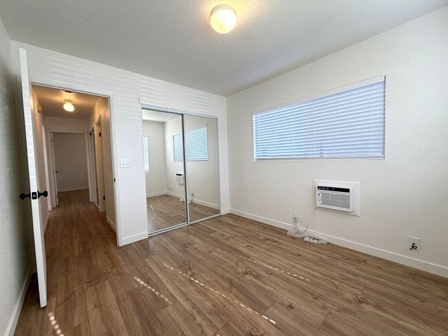 Building Photo - ROYAL KUNIA - 4 BDRM/2 BATH/ENCLOSED GARAGE