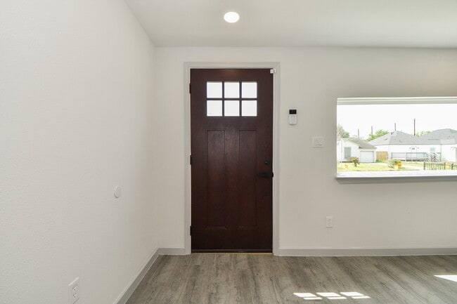 Building Photo - 4507 Kingsbury St