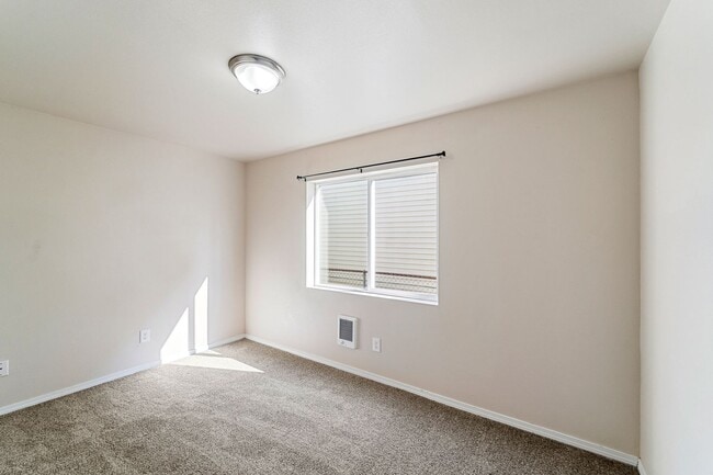 Building Photo - MOVE-IN SPECIAL! $500 plus Security Deposi...