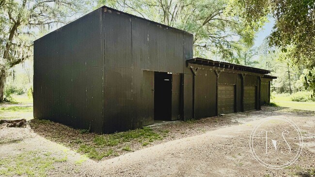 Building Photo - SPRING MOVE-IN SPECIAL: $500 OFF 1ST MONTH...