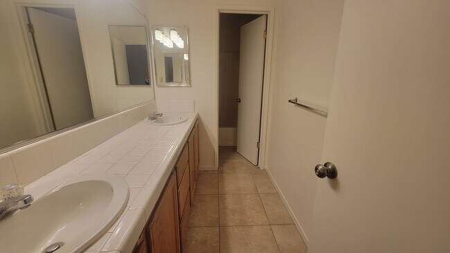 Building Photo - 921 Harvest Creek Rd