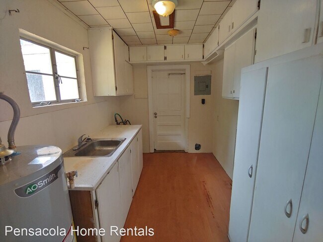 Building Photo - 3 br, 1 bath House - N. 62nd. Ave 726