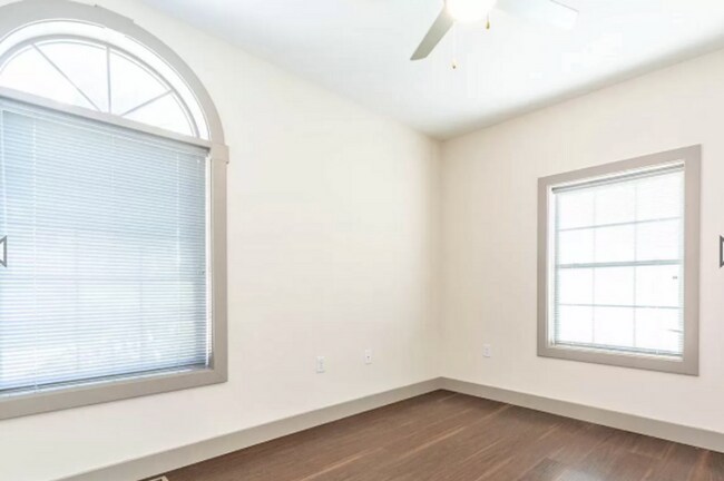 Building Photo - 631 N College Ave