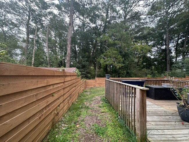 Building Photo - 569 Woods Dr NW