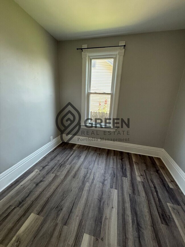 Building Photo - Beautiful apartment in Bradley