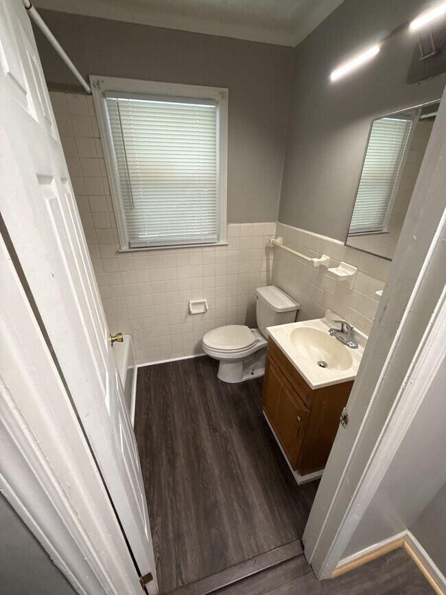 Building Photo - 401 Kern St