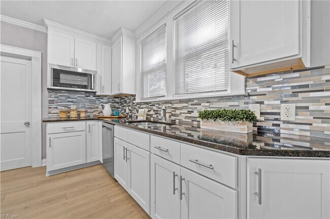 Building Photo - 849 W 34th St