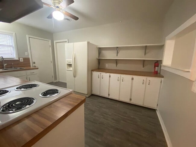 Building Photo - 1818 S 39th St