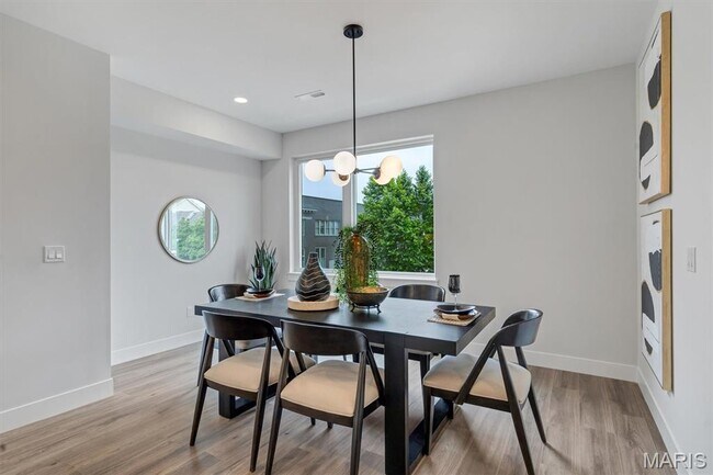 Building Photo - 513 Whittier St