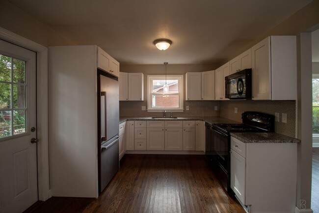 Building Photo - Cozy renovated ranch near Uptown