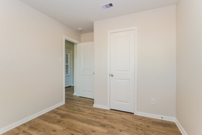 Building Photo - 400 San Miguel Crk Dr