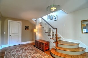 Entrance hall - 512 13th St NW