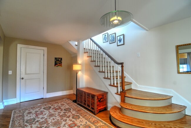 Entrance hall - 512 13th St NW