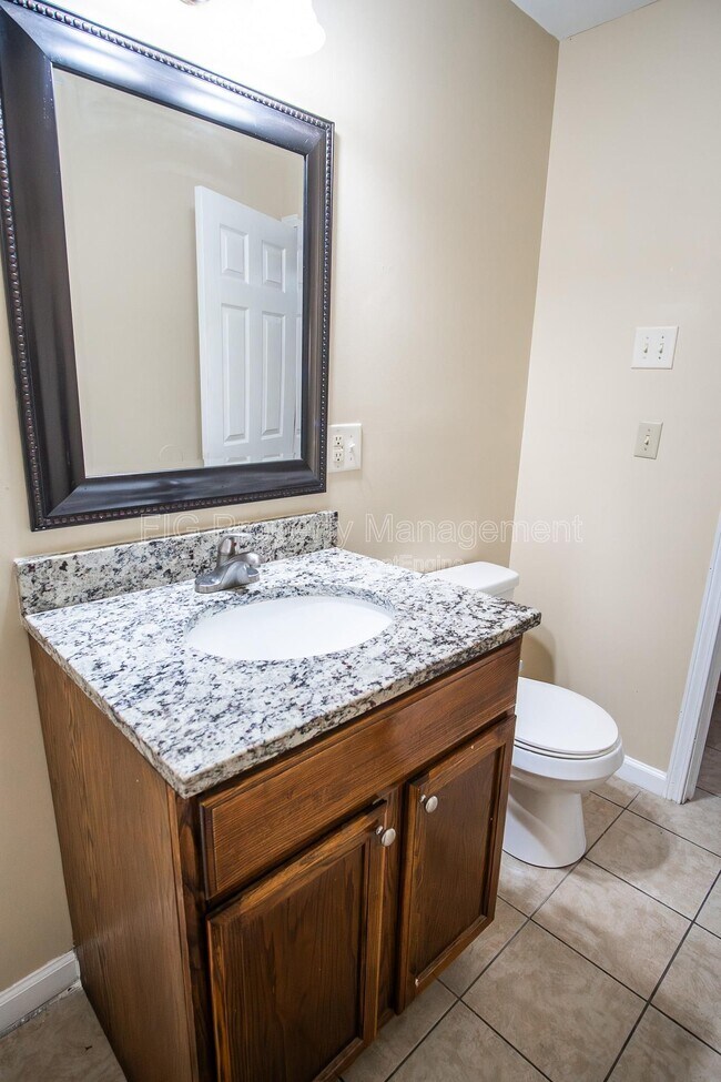 Building Photo - 936 Chadwick Dr