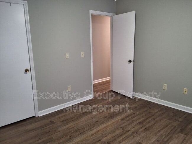 Building Photo - 1800 Preston St