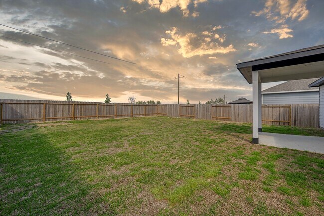 Building Photo - 16743 Needlepoint Dr