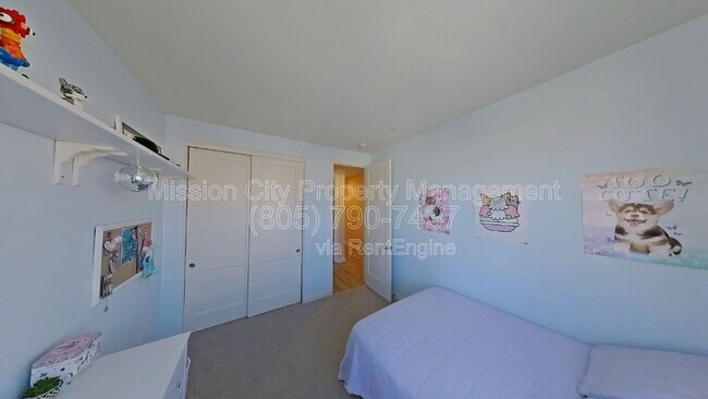 Building Photo - 6620 Calle Koral